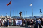 Denizli Büyükşehirin kurslarıyla yüzme öğrenen kadınlar denizle buluştu