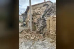 Denizli’de metruk ev çöktü