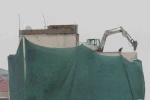Deprem riski taşıyan eski yurt binasının yıkımına başlandı
