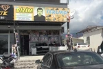 Depremde eşini kaybeden esnaf, müşterileri kendisini tanısın diye vesikalık fotoğrafını iş yerinin önüne astı