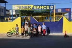 Depremde evi yıkıldı, yeni evini satın aldıktan sonra ilk işi Fenerbahçe aşkını yaşatmak oldu 