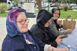 Depremden sonra dışarı çıkan vatandaşlar: "Çok korktuk"