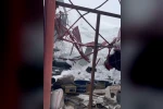 Derecik’te ahır çatısı çöktü
