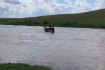 Derenin ortasında mahsur kalan 3 kişi kurtarıldı