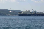 Dev boru döşeme gemisi ’Castorone’ Çanakkale Boğazı’ndan geçti