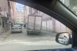 Devrilecekmiş gibi gözüken kamyon tedirginlik oluşturdu