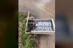 Devrilen elektrik trafosu ölüm saçıyor