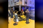 Devrilen motosikletin sürücüsü, otomobilin altında sıkıştı