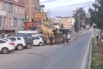 Devrilen tır park halindeki 7 araca çarptı