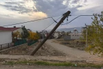 Dicle’de vatandaşlardan eğri direğin değiştirilmesi talebi