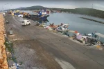 Direksiyon hakimiyeti kaybolan araç denize uçtu