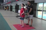Dişleriyle tuttuğu kemerle şampiyon oldu