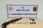 Diyadin’de bir evde ruhsatsız silah ve fişek ele geçirildi