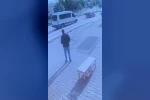 Diyarbakır’da 2 öğrencinin yaralandığı kaza anı güvenlik kameralarına yansıdı