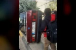 Diyarbakır’da drift atan sürücü kaldırımda yürüyen öğrencilere çarptı: 2 yaralı