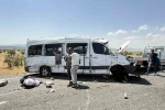 Diyarbakır’da düğün hazırlığında olan ailenin minibüsü devrildi: 3 ölü, 11 yaralı