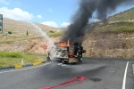 Diyarbakır’da seyir halindeki kamyonet alev topuna döndü 