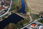 Doğaseverler tarihi taş köprüye dikkat çekti