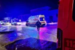 Doğuma giderken göle dönen yolda mahsur kalan kadının yardımına itfaiye yetişti