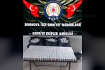 ’Dur’ ihtarına uymayıp kaçan araçtan on binlerce uyuşturucu hap çıktı