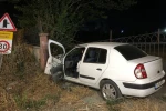 Duvara çarpan otomobilin sürücüsü yaralandı