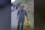 Duyarlı vatandaş piknik alanındaki çöpleri elleriyle topladı 