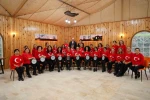 Düzce ritim grubu hem çaldı hem söyledi
