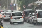 Düzce’de sağanak yağış 5 dakikada sokakları göle çevirdi