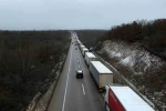 Edirne’de dondurucu soğukta kilometrelerce tır kuyruğu