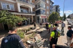 Edirne’de faciadan dönüldü: Freni boşalan kamyon iki araca ardından duvara çarptı
