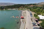 Ege ve Akdeniz sahillerini aratmayan görüntüler: Doğu’nun saklı denizi tatilcilerin akınına uğradı