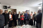 Eğil Belediye Başkanı Seydaoğlu her gün bir mahallede vatandaşlarla iftar yapıp hediyeler dağıtıyor