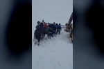 Ekipler enerji için seferber oldu: Ekipler direkleri sırtında taşıdı