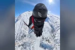 Ekstrem sporcu Koçak, Erzincan’da wingsuit ve paraşütle 500 metreden atladı