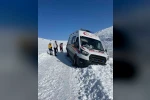 Elazığ’da hasta çocuk greyderle ambulansa ulaştırıldı