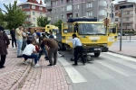 Elektrikli bisikletin Kamyonetin altında kalmasıyla 3'ü çocuk 4 kişi yaralandı