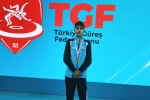 Eleşkirtli Berat Çelik minderde Türkiye şampiyonu oldu