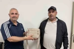Emekli polis bulduğu içinde 250 bin TL’lik döviz olan çantayı sahibine teslim etti