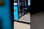 Engelli rampasını açmayarak tekerlekli sandalyeli vatandaşa tepki gösteren otobüs şoförünün hayrete düşüren sözleri kamerada