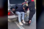 Erzincan’da otomobilin bagajında 2 kaçak göçmen yakalandı 