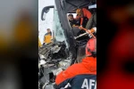 Erzincan’da yolcu otobüsü tıra çarptı: 3 yaralı