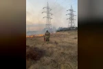 Erzin’de trafodan çıkan alevler otluk alana sıçradı