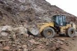 Erzurum’da heyelan yolu kapattı