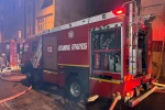 Esenler’de depoda çıkan yangın, 3 binanın dış cephesine ve çatısına sıçradı