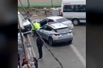 Esenyurt’ta muayenesi olmayan sürücü polisten kaçtı, servis aracında vurarak durdu