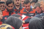 Eşi tabutuna son kez sarıldı, babası namazını kıldırdı: AFAD personeline hüzünlü veda