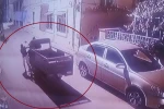 Esnafın motosikletini çalan hırsızlar kamerada