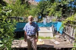 Ev ve bahçelere dadanan ayıları yetkililere şikâyet etti