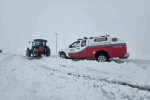 Evde doğum yapan anne ve bebeği, saatler süren çalışmanın ardından kurtarıldı