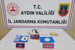 Evde uyuşturucu satışı yaparken yakalandı